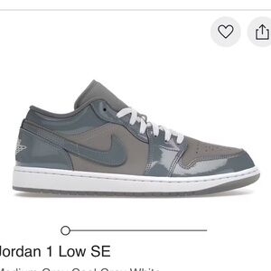 Jordan 1 Low SE - Grey and White